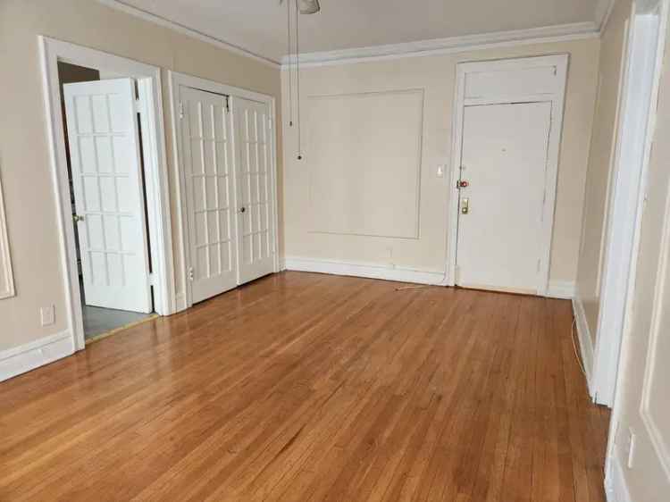 Rent Apartments with Hardwood Flooring and Onsite Laundry Near Museum of Science