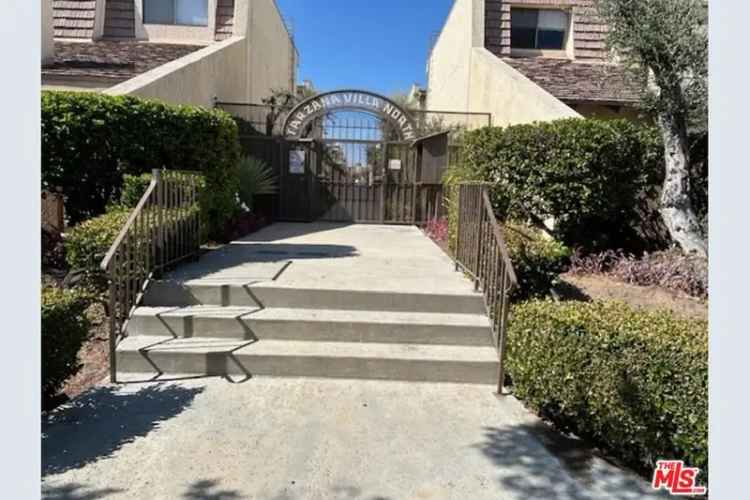 House For Sale in 18417, Collins Street, Los Angeles, California