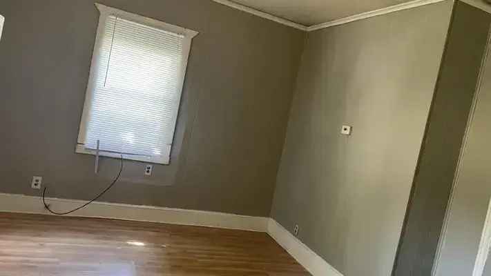 Rent Charming 2 Bedroom Apartment in Springfield with Outdoor Space