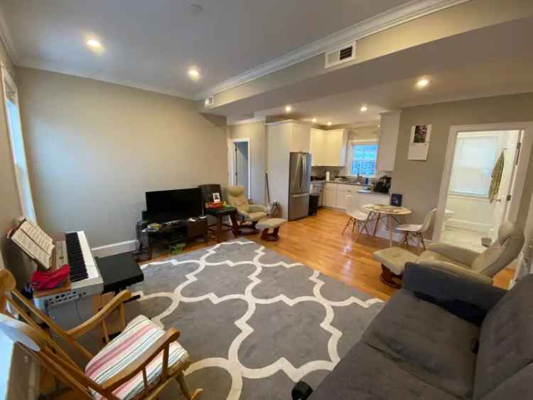 Rent Apartment in Central Square with Five Bedrooms and Modern Features