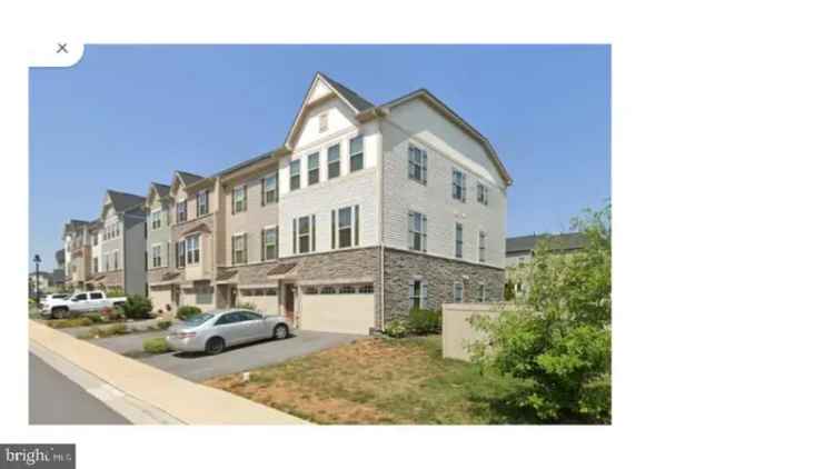 Rent Modern Townhome in Lake Linganore with Great Amenities