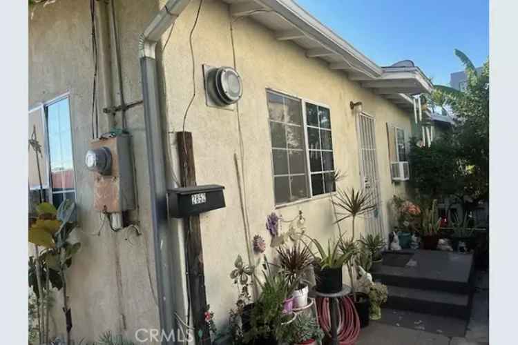 Triplex Investment Opportunity in Los Angeles with Upgrades and Rental Potential