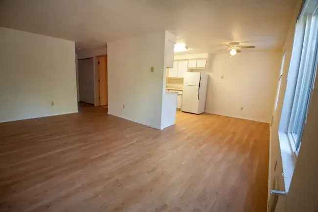 Rent 2 Bedroom Apartment in Spring Pines Close to Pilot Butte