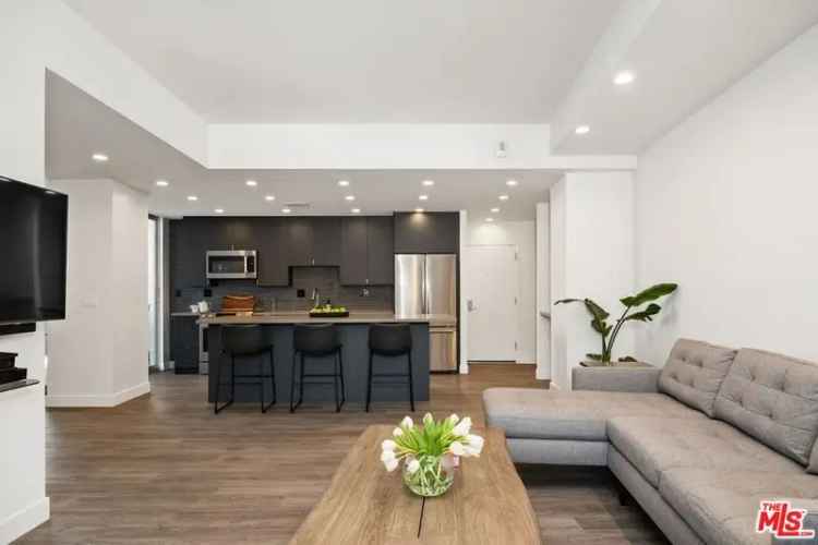 House For Sale in 7250, Franklin Avenue, Los Angeles, California