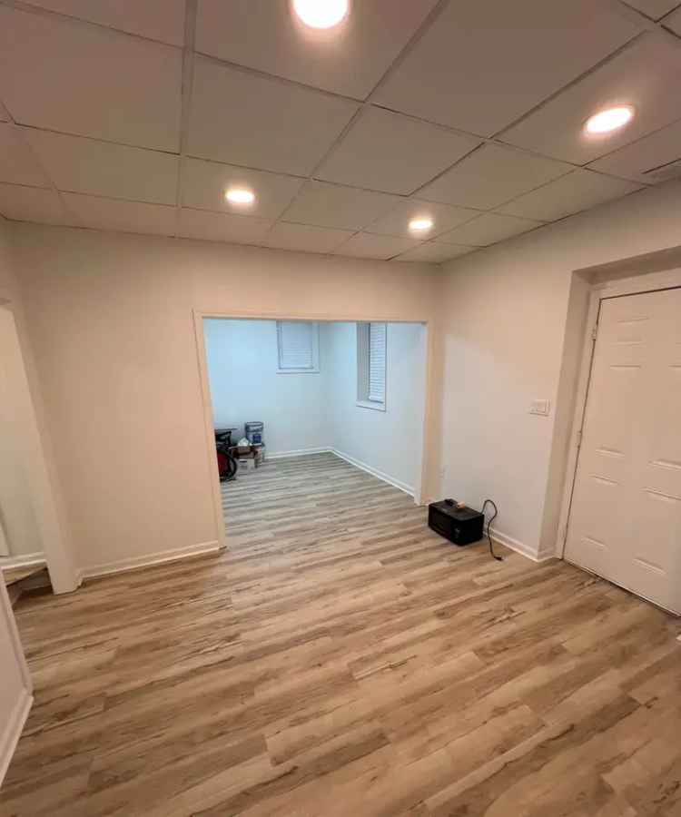 Rent Large Apartment Unit in Midtown Atlanta with Spacious Living Area