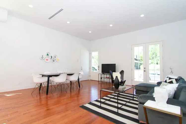 Rent Townhouse in Culver City with Modern Amenities and Flexible Space