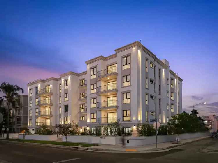 Rent Modern Luxury Apartments in Pico Robertson with Stunning Amenities