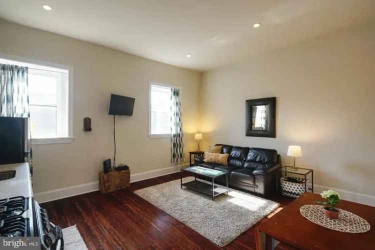 Rent 1 Bedroom Apartment in a Grand Brownstone Near Rittenhouse Square