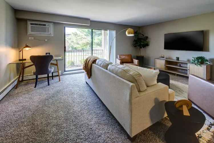 Rent Apartments in Naperville with Modern Features and Courtyard