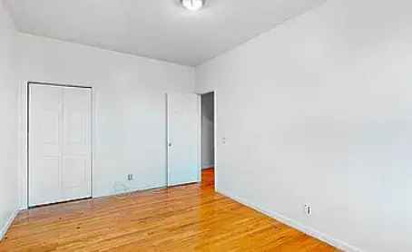 Rent Spacious 3 Bed Apartment Unit in Elevator Building