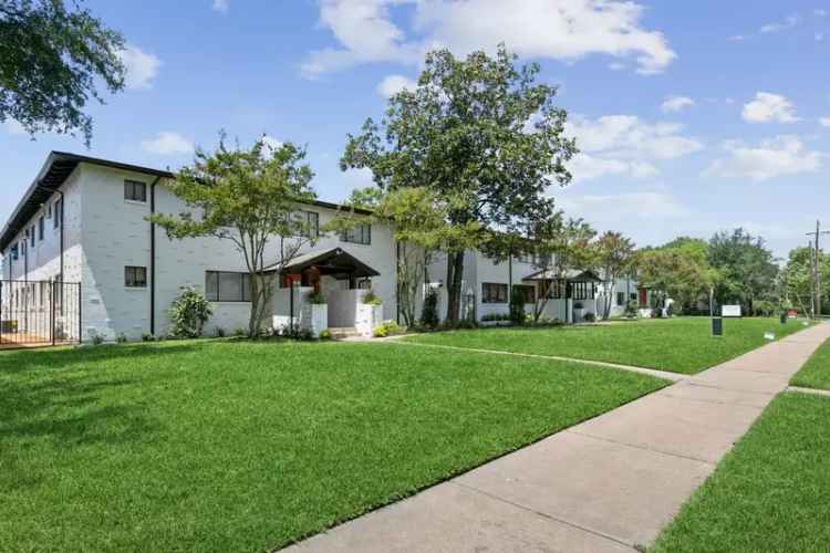 Rent Boutique Apartment in Oaklawn with Modern Features and Dog Park