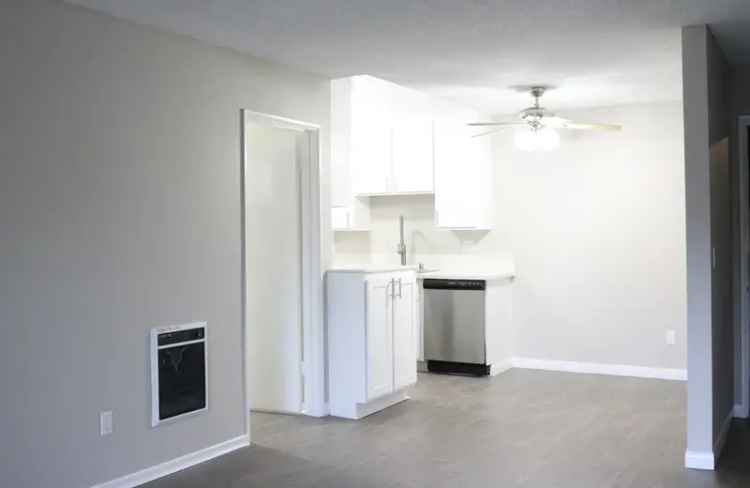 Rent Spacious One Bedroom Apartment in Glendale with Pool and Parking