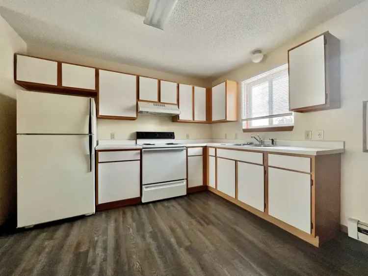 Rent Apartment in New Richmond with Great Amenities and Nearby Landmarks