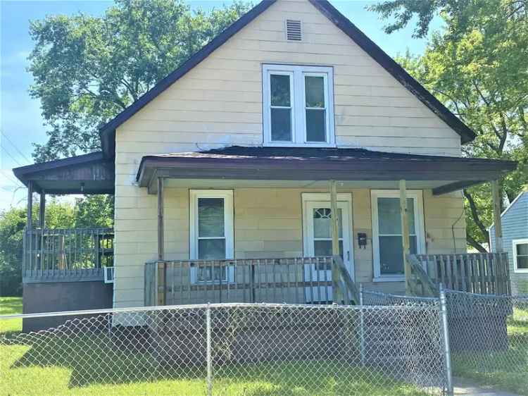 Rent Spacious Three Bedroom Home Near Downtown Champaign and Shops