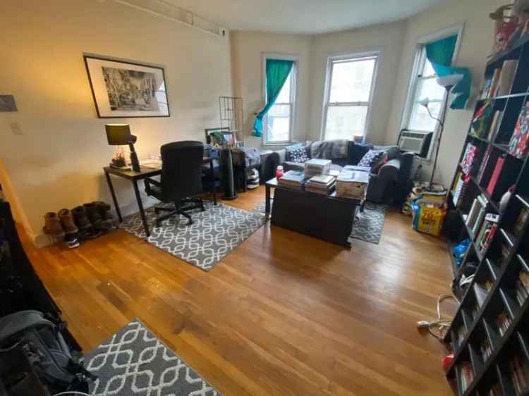 Rent One Bedroom Apartment in Boston with Hardwood Floors