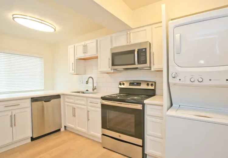 Rent Apartments in East Central Phoenix with Swimming Pool and Parking