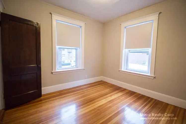 Rent Charming Apartments with Sunlight and Hardwood Floors