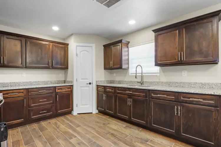 Rent Apartment Unit with Modern Features Near Montana Vista Elementary