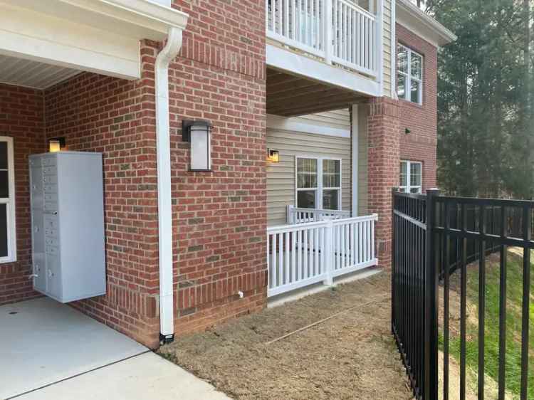 Rent Stunning Corner Condo in Downtown Cary with 3 Bedrooms and 2 Baths