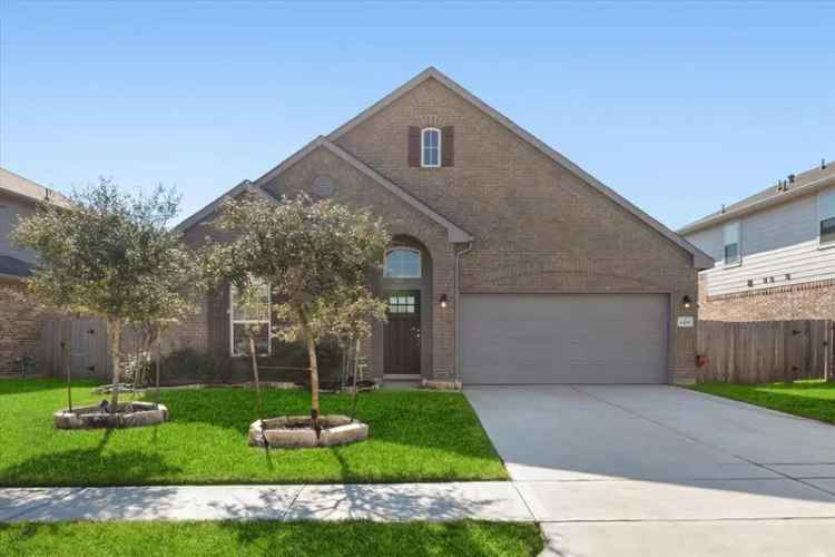 Buy house in Baytown with 3 bedrooms and office near shopping and dining