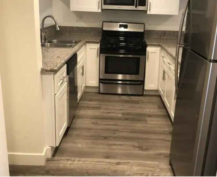 Rent Apartment in Hollywood with On-Site Parking and Granite Countertops