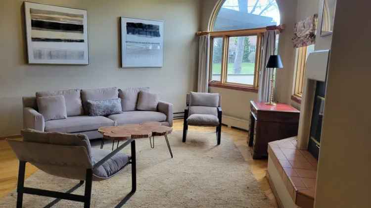 Rent Townhouse in Edwards with Modern Furnishings and Golf Course Views