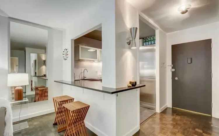 Rent Luxury Apartment One Bedroom Rittenhouse Square with Balcony