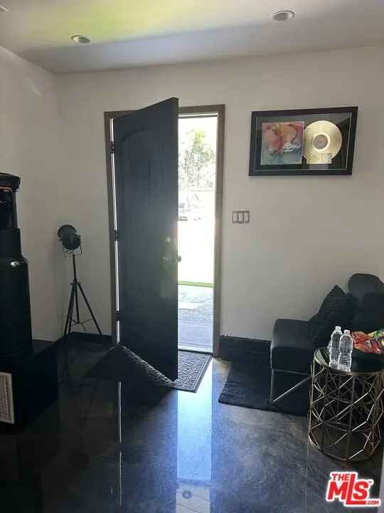 House For Sale in 5520, Cahuenga Boulevard, Los Angeles, California