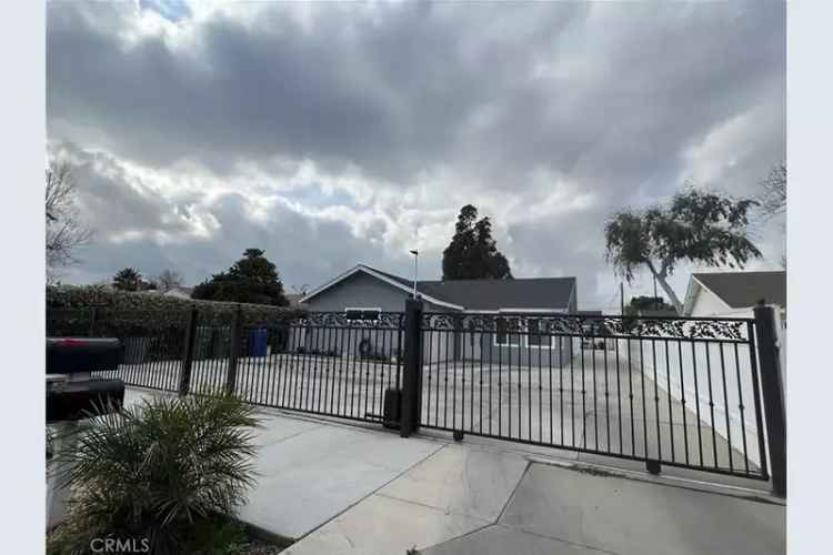 Buy Triplex in Sylmar with Private Yards and Modern Features