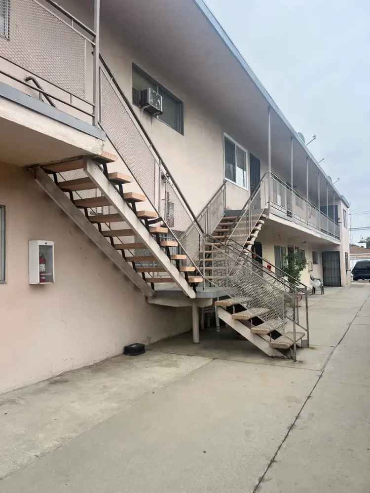 Rent 2 Bedroom Apartment Unit in Long Beach with Spacious Kitchen