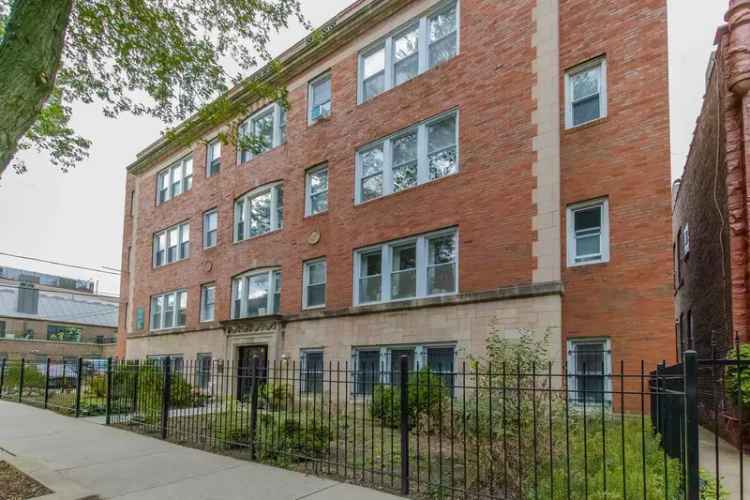 Rent Apartments in Lakeview with Modern Features and Prime Location