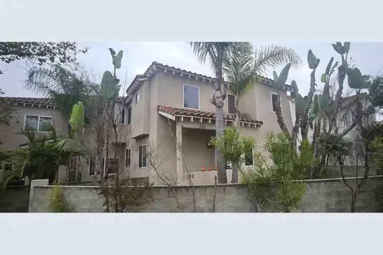 Buy Duplex in Los Angeles with Modern Features and Investment Potential