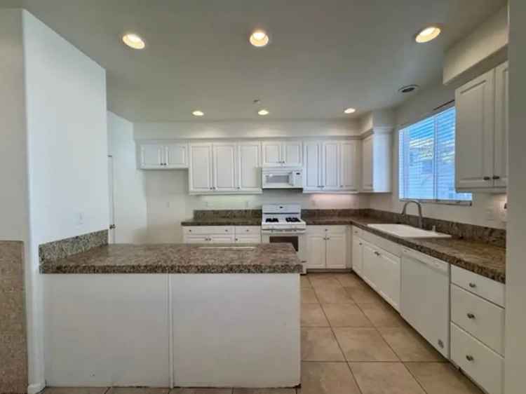 Rent 3 Bedroom Condo in Murrieta with Modern Amenities and Garage