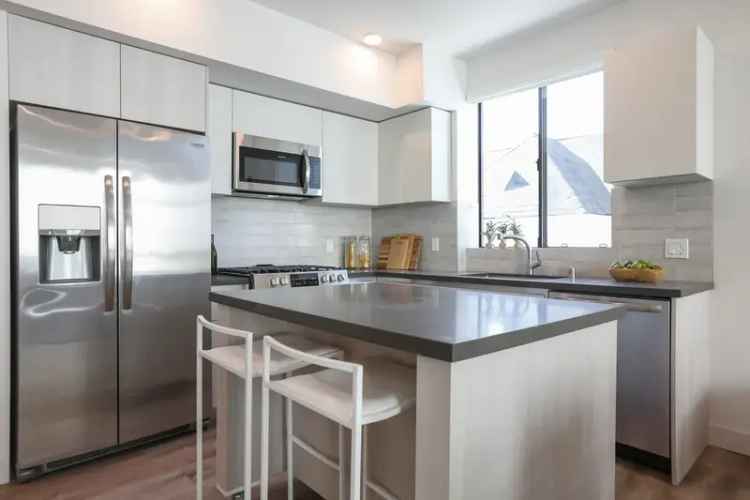 Rent Apartments in Los Angeles with Modern Features and Prime Location