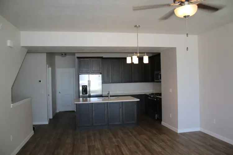 Townhouse for Rent in South Salt Lake with Modern Features and Convenience