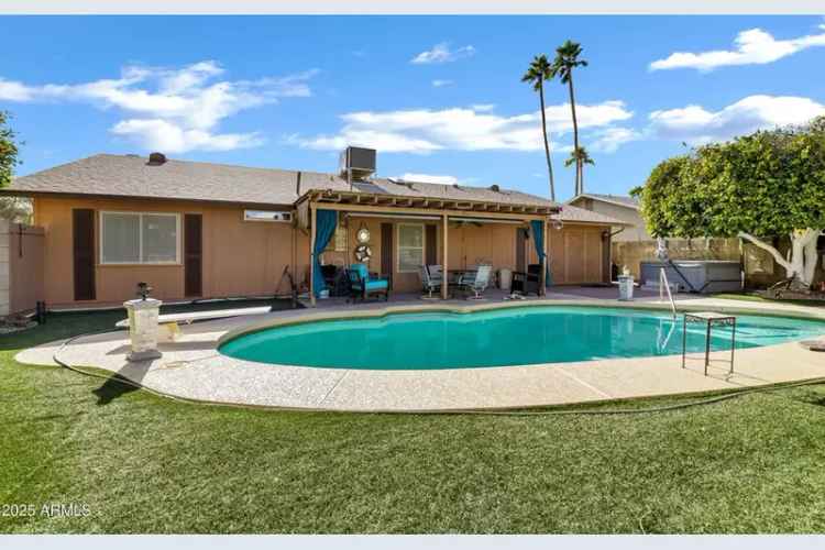 buy charming house in Ahwatukee with pool and spacious living areas