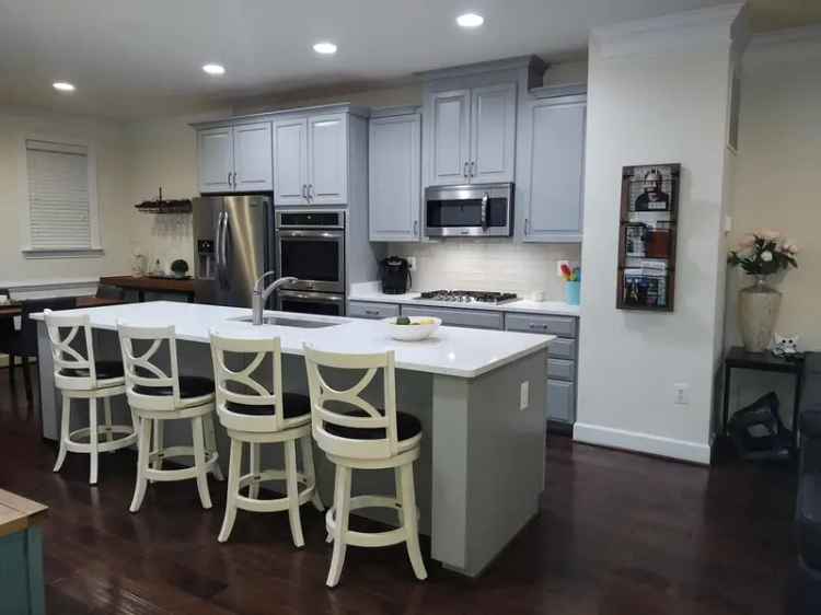 Rent Modern Townhouse in Ambrose Hills with Rooftop Deck and 3 Bedrooms