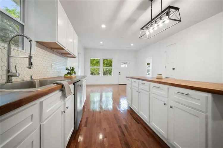 Buy Cottage in Midtown Mobile Featuring Historic Charm and Modern Renovations