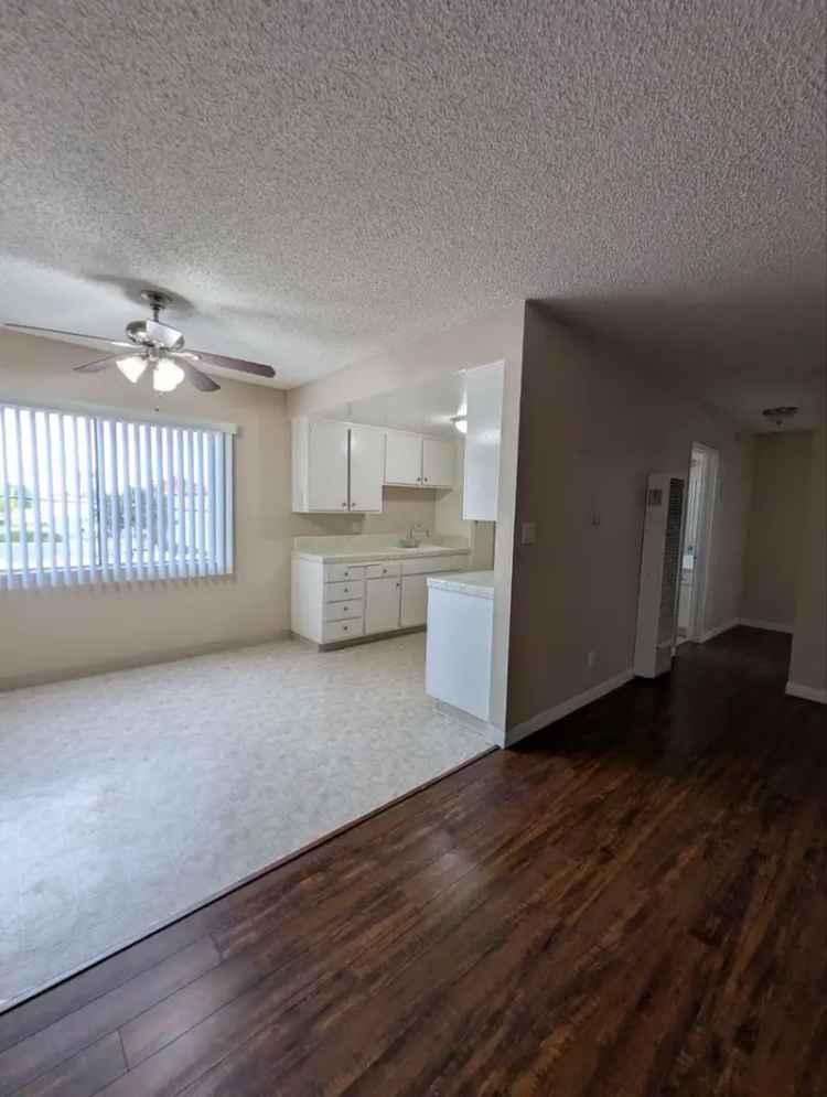 Apartment for Rent in Ontario with Pool and Laundry Facilities