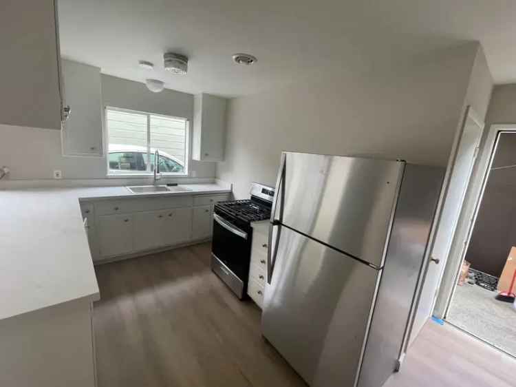 Rent 2 Bedroom Apartment in Berkeley with Outdoor Space and Parking