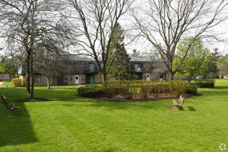 Rent Apartments in Vernon Hills with Outdoor Space and Renovated Units