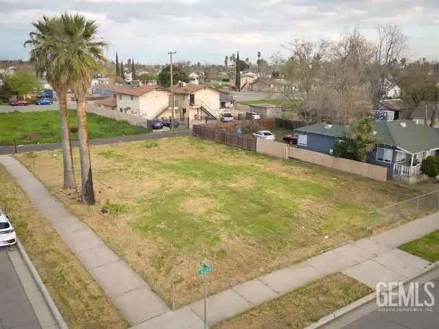 House For Sale in 920, L Street, Bakersfield, California