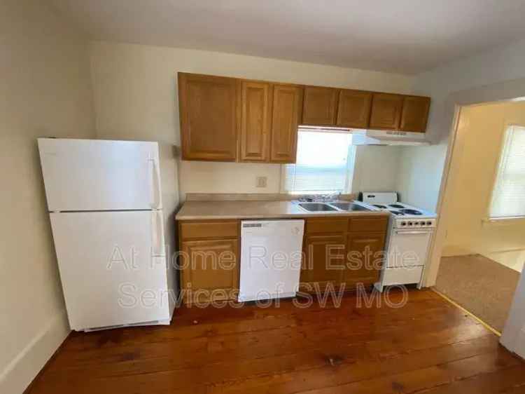 Rent 1 Bedroom Apartment Unit Walkable to C Street with Pet Friendly Options