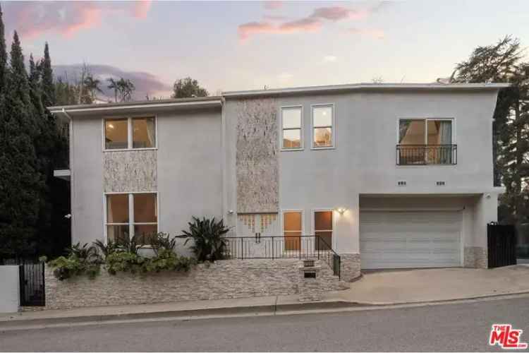 House For Sale in 7518, Willow Glen Road, Los Angeles, California