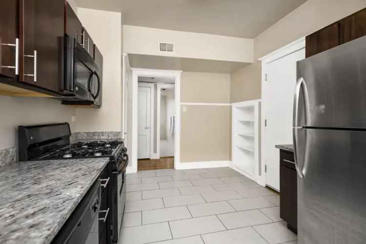 Rent Apartments Near Lake Michigan with Modern Features in Irving Park