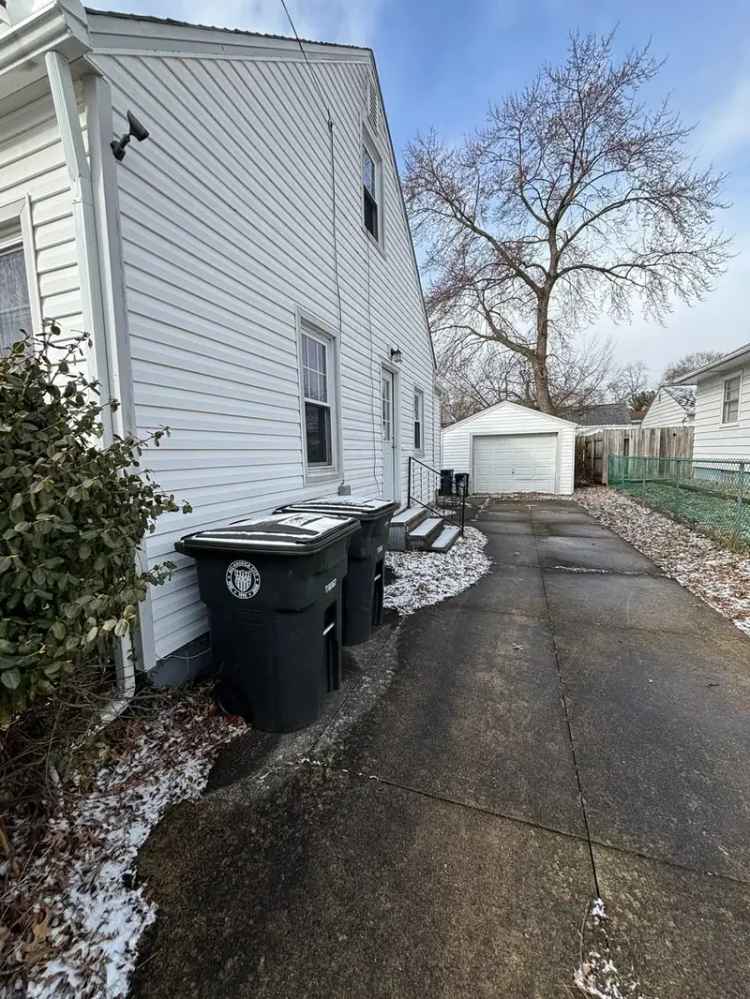 Rent Charming 4 Bedroom Home in Akron Ohio with Garage and Yard