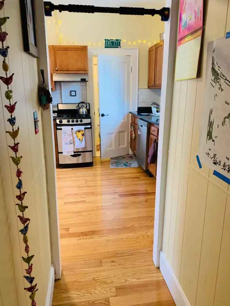 Rent Townhouse in Davis Square with Updated Kitchen and Hardwood Floors