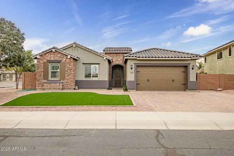 House For Sale in 2749, East Pearl Street, Mesa, Arizona