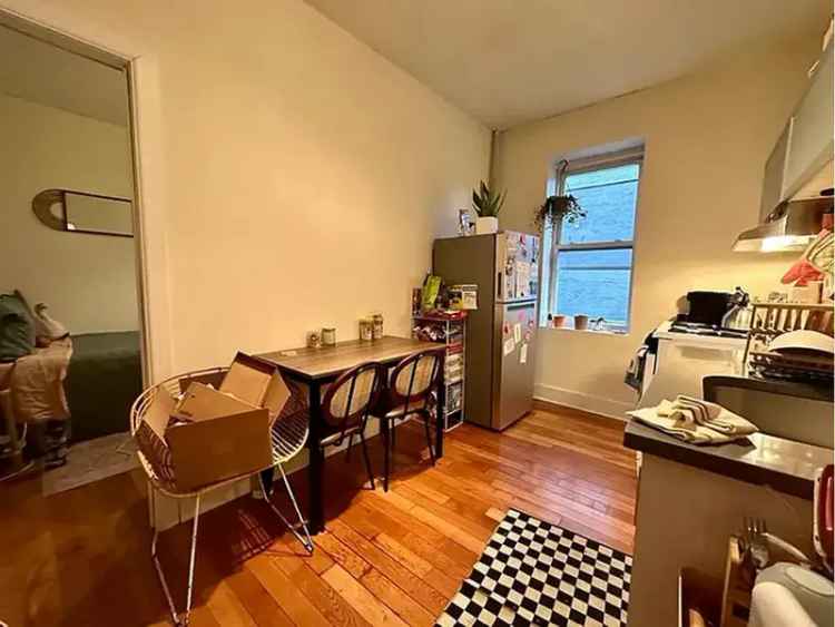 Rent Renovated Apartment Unit in Prime Williamsburg with Modern Features