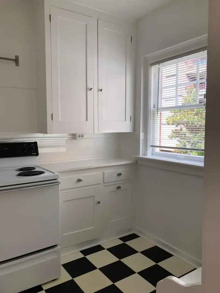 Rent Quaint Apartment in Seattle's Pike Pine Corridor with Pet Friendly Features